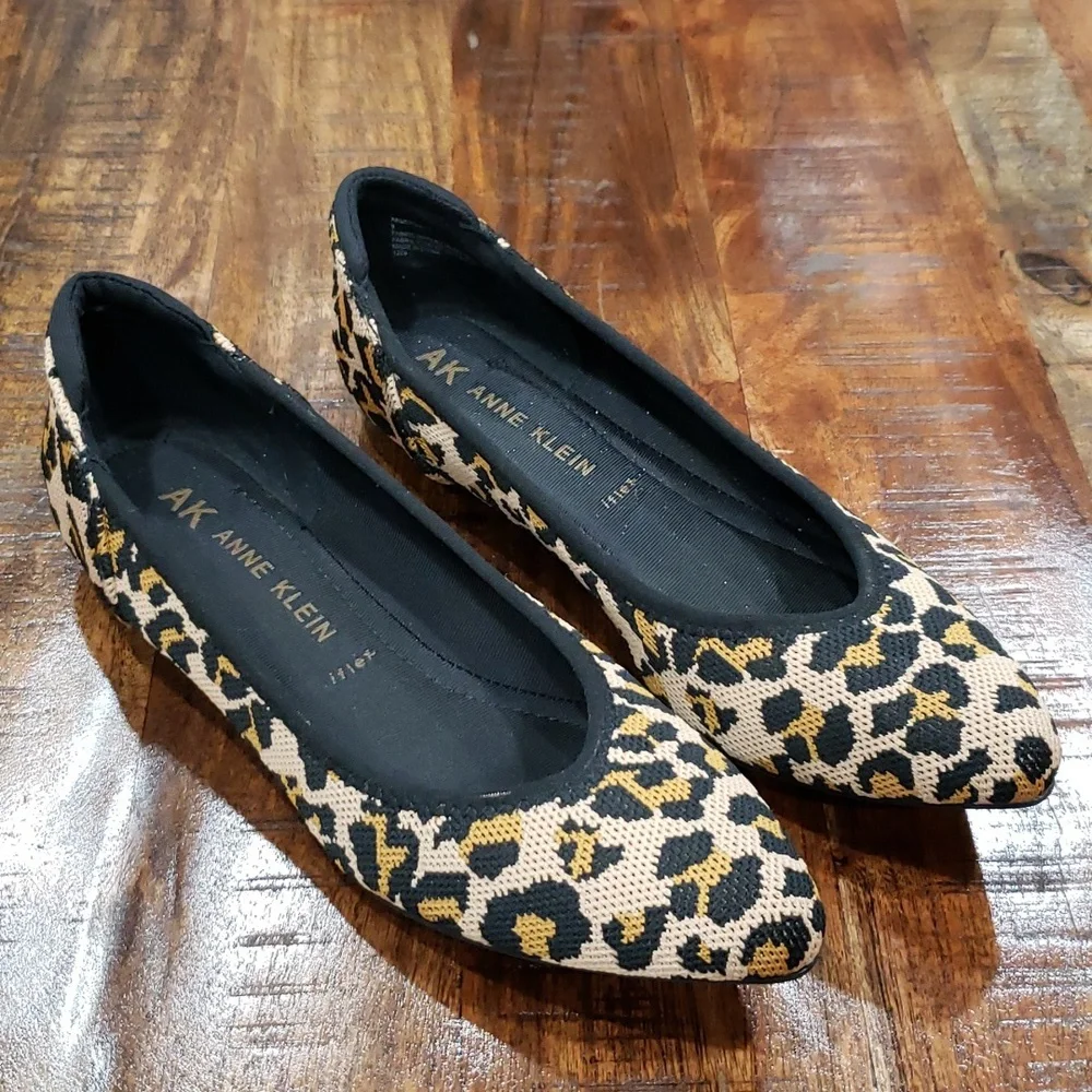 Anne Klein leopard knit flats NWOT